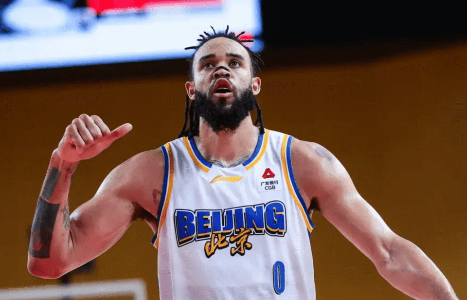 球迷吵翻!乔丹是NBA初代营销大牌,詹姆斯是迭代招牌,真相扎心