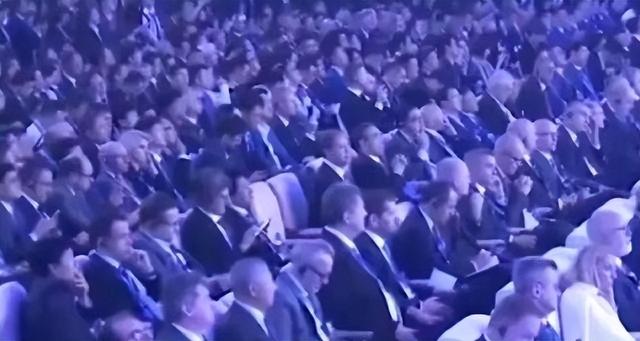 丰塞卡赛后自嘲：关于换人，也许这就是为什么我是个狗屎教练